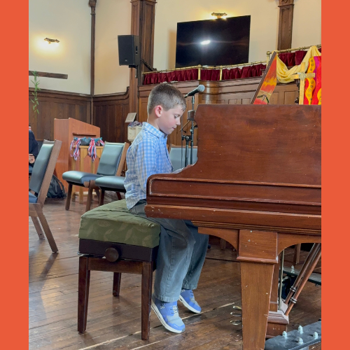 Boy play piano